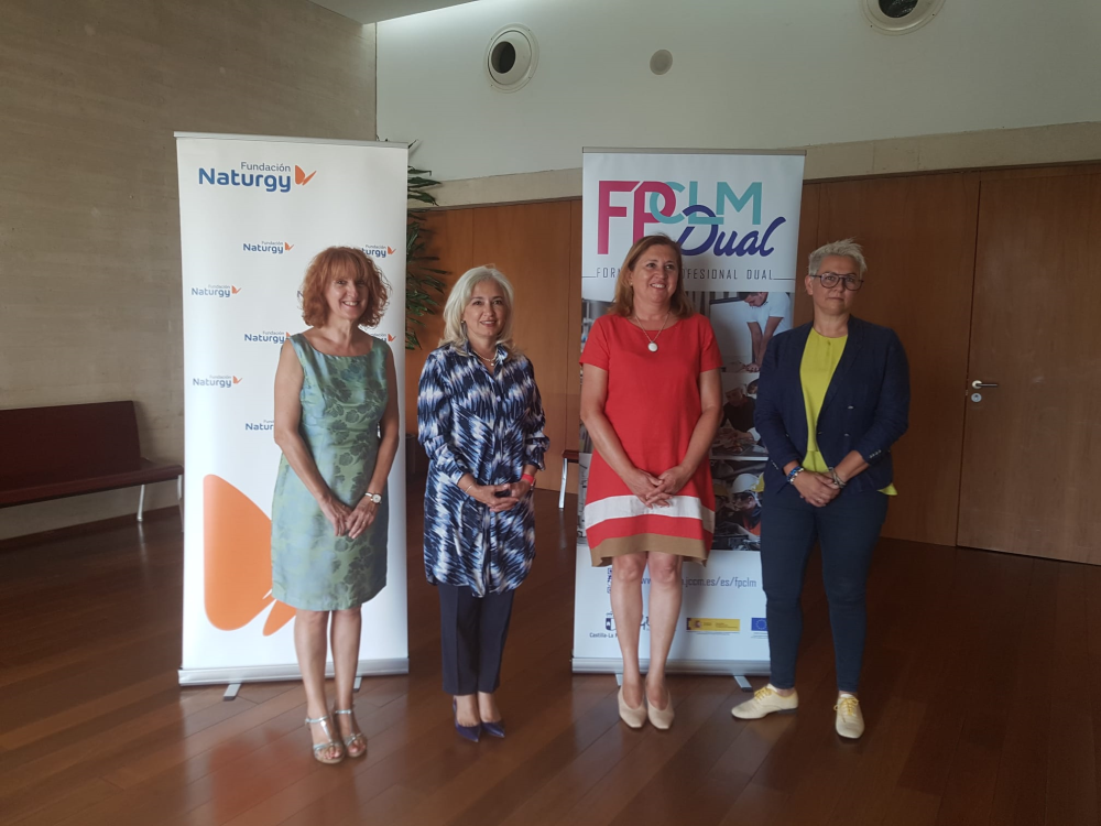 Firma del convenio entre la Fundación Naturgy y la Consejería de Educación de Castilla- La Mancha